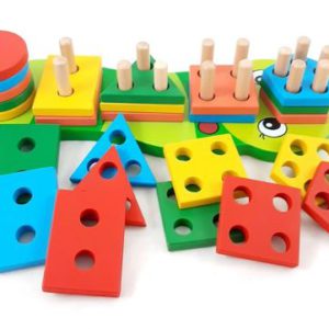 Juego de encastre con figuras geométricas en forma de gusano