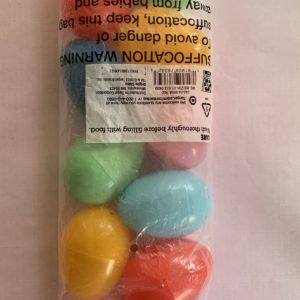 Huevos plasticos de colores de 6 cm  12 uds